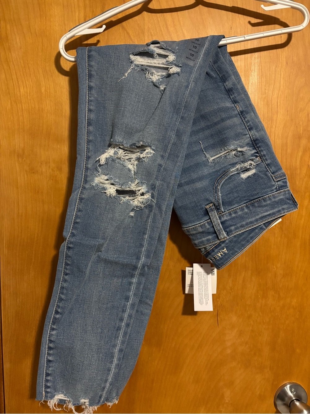 AMERICAN EAGLE JEANS
Woman’s American Eagle Jegging Jeans Size 10 NEW WITH TAGS